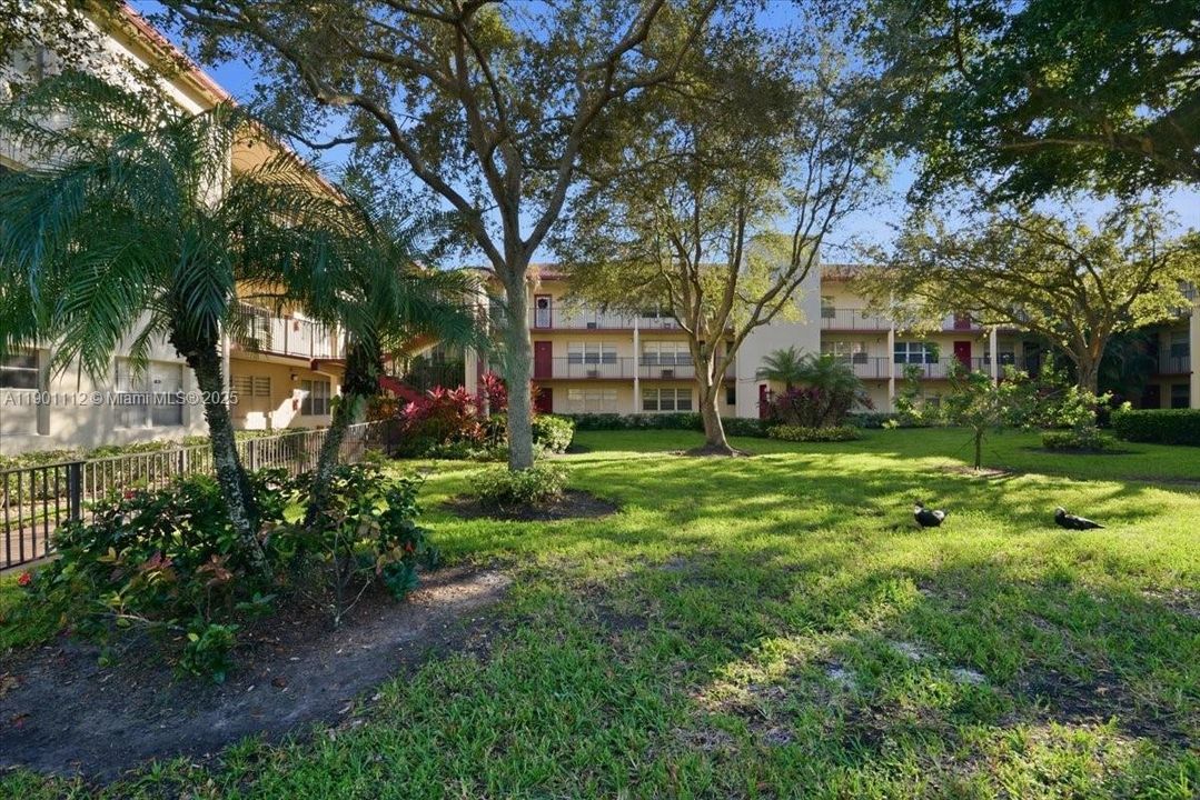 For Rent: $1,800 (2 beds, 1 baths, 954 Square Feet)
