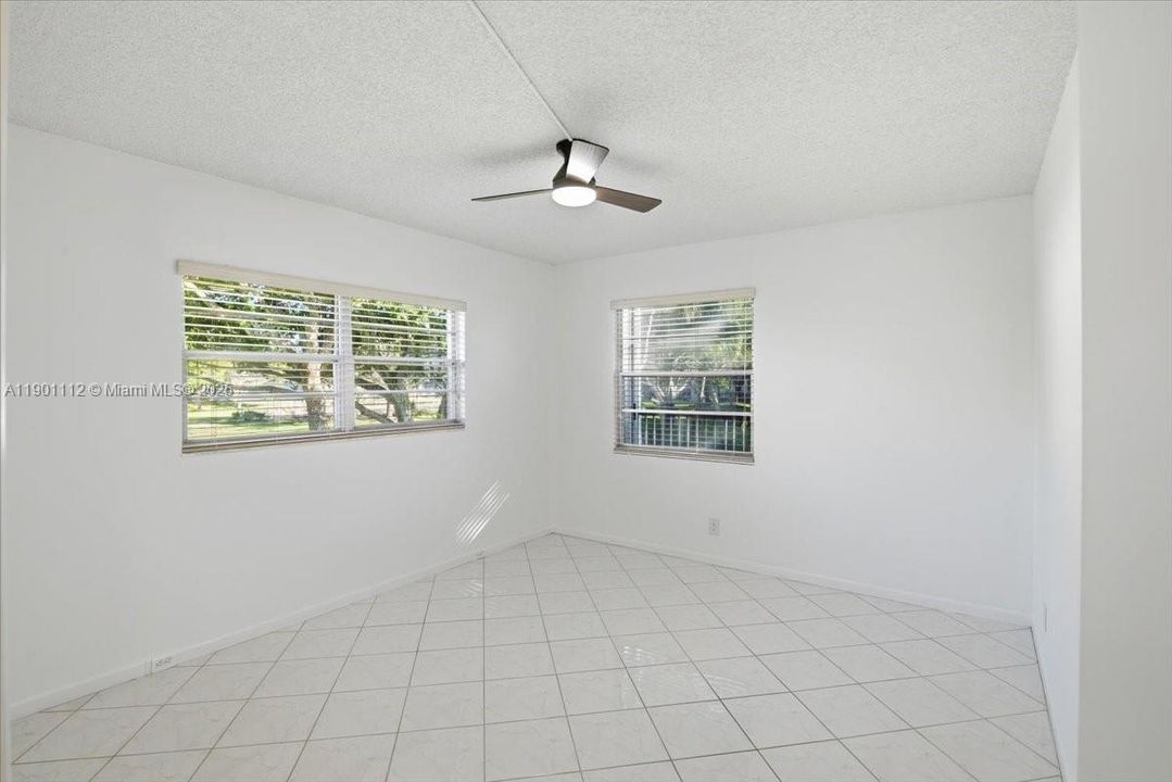 For Rent: $1,800 (2 beds, 1 baths, 954 Square Feet)