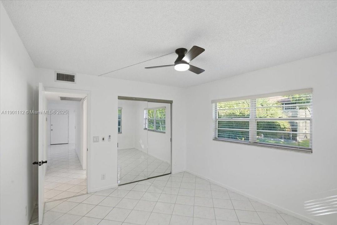 For Rent: $1,800 (2 beds, 1 baths, 954 Square Feet)