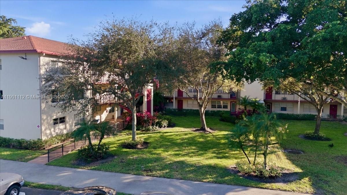 For Rent: $1,800 (2 beds, 1 baths, 954 Square Feet)