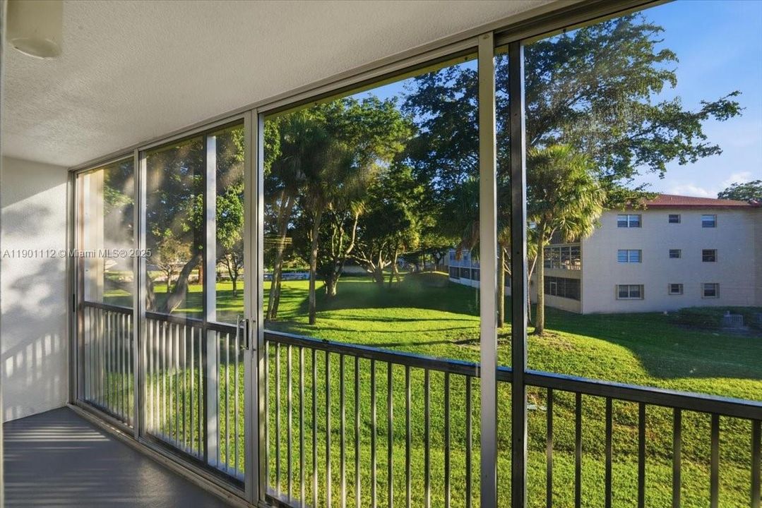 For Rent: $1,800 (2 beds, 1 baths, 954 Square Feet)