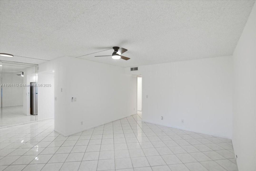 For Rent: $1,800 (2 beds, 1 baths, 954 Square Feet)