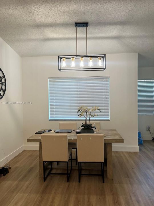 For Rent: $2,000 (1 beds, 1 baths, 726 Square Feet)