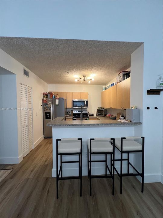 For Rent: $2,000 (1 beds, 1 baths, 726 Square Feet)