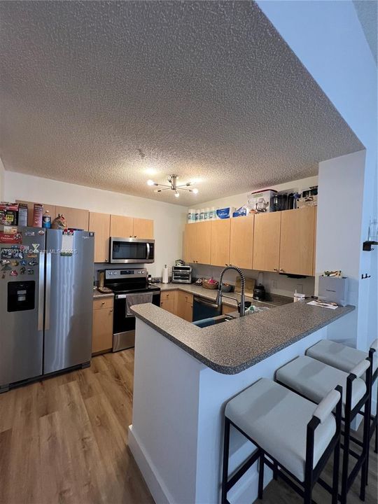 For Rent: $2,000 (1 beds, 1 baths, 726 Square Feet)
