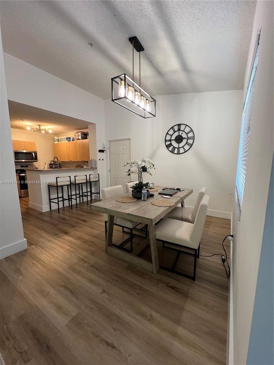 For Rent: $2,000 (1 beds, 1 baths, 726 Square Feet)