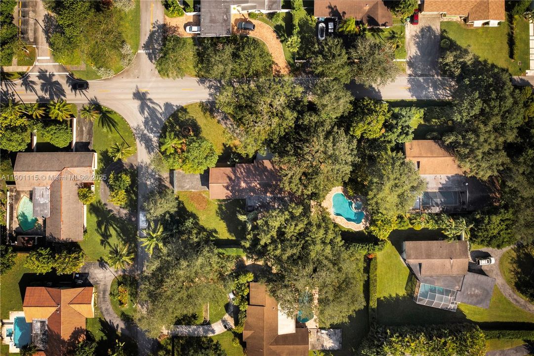 合同活跃: $8,200 (4 贝兹, 3 浴室, 2403 平方英尺)