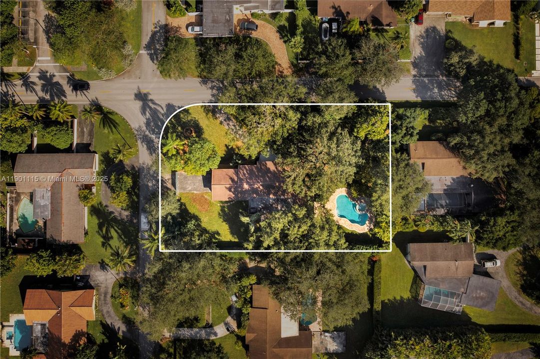 合同活跃: $8,200 (4 贝兹, 3 浴室, 2403 平方英尺)