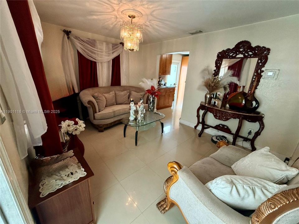 For Sale: $599,000 (2 beds, 1 baths, 1080 Square Feet)