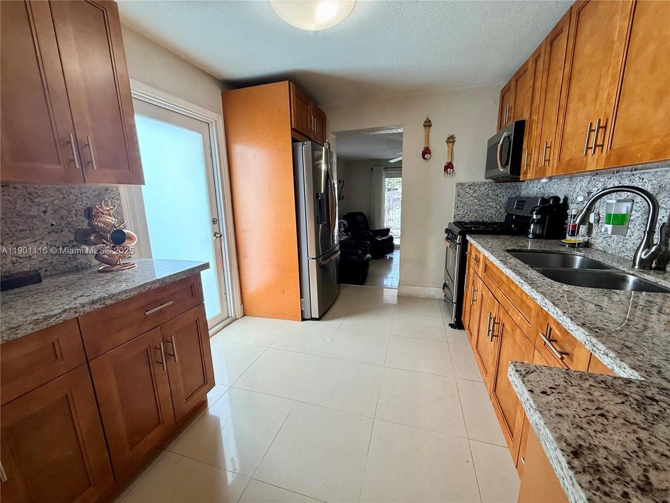 For Sale: $599,000 (2 beds, 1 baths, 1080 Square Feet)