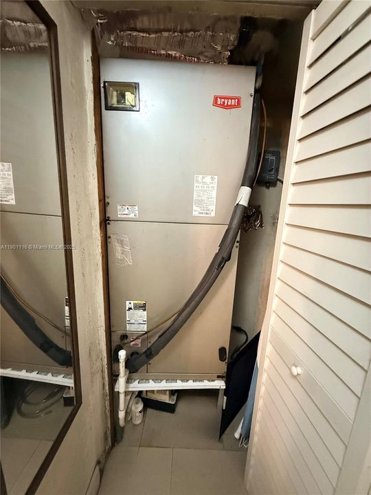 For Sale: $599,000 (2 beds, 1 baths, 1080 Square Feet)