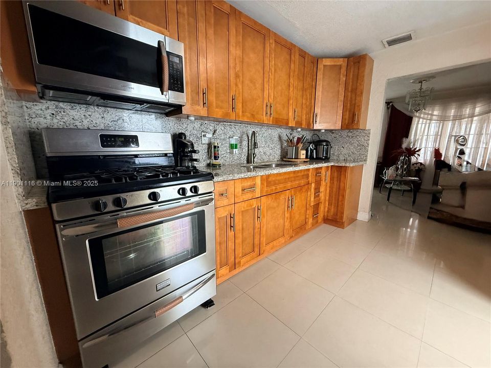 For Sale: $599,000 (2 beds, 1 baths, 1080 Square Feet)
