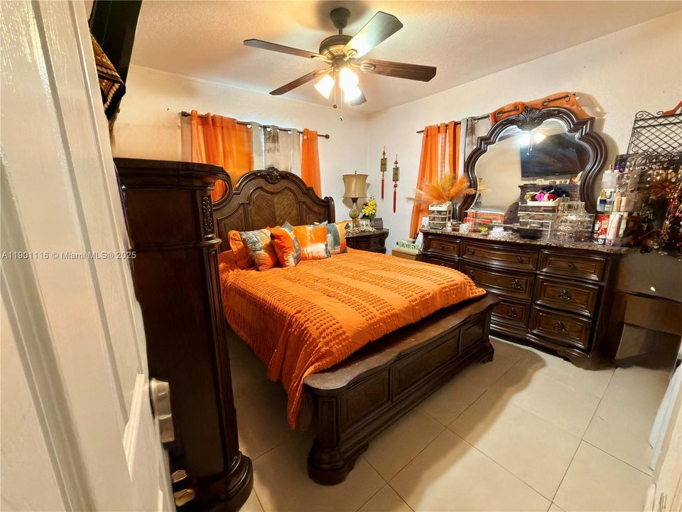 For Sale: $599,000 (2 beds, 1 baths, 1080 Square Feet)