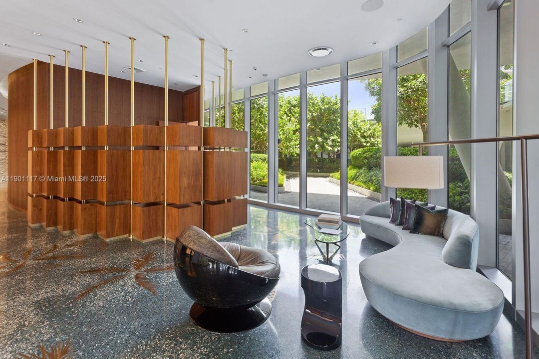 合同活跃: $6,995 (1 贝兹, 1 浴室, 818 平方英尺)