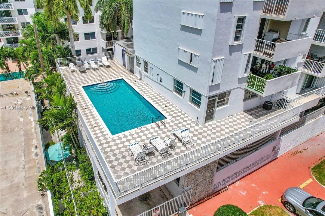 For Rent: $3,000 (2 beds, 1 baths, 820 Square Feet)