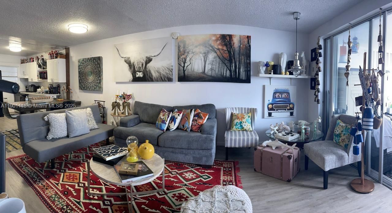 For Rent: $3,000 (2 beds, 1 baths, 820 Square Feet)