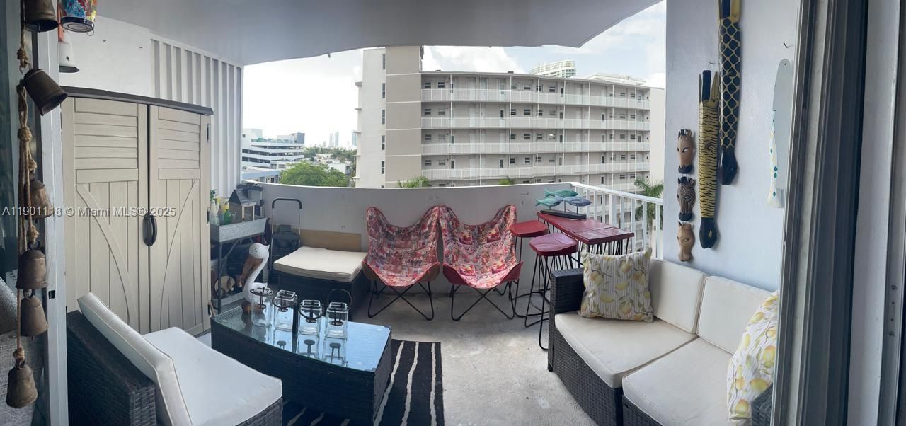 For Rent: $3,000 (2 beds, 1 baths, 820 Square Feet)