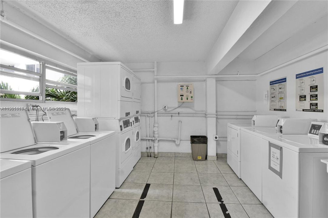 For Rent: $3,000 (2 beds, 1 baths, 820 Square Feet)