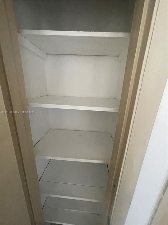 合同活跃: $2,300 (2 贝兹, 1 浴室, 789 平方英尺)