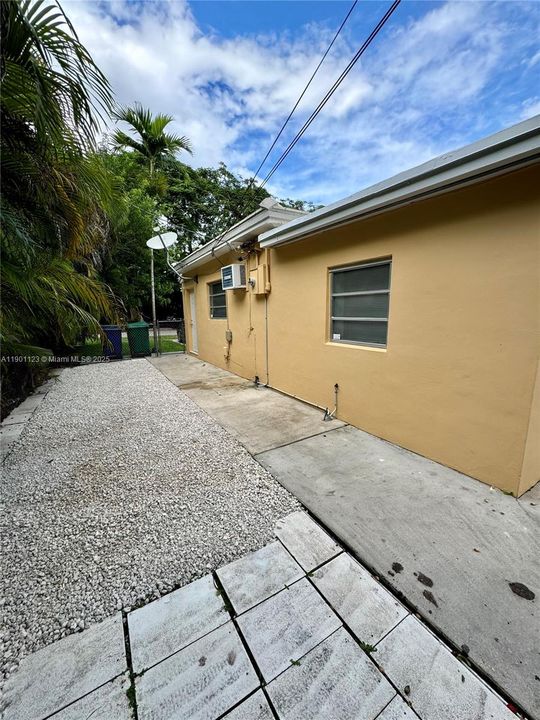 Recientemente alquilado: $3,000 (3 camas, 3 baños, 3040 Pies cuadrados)