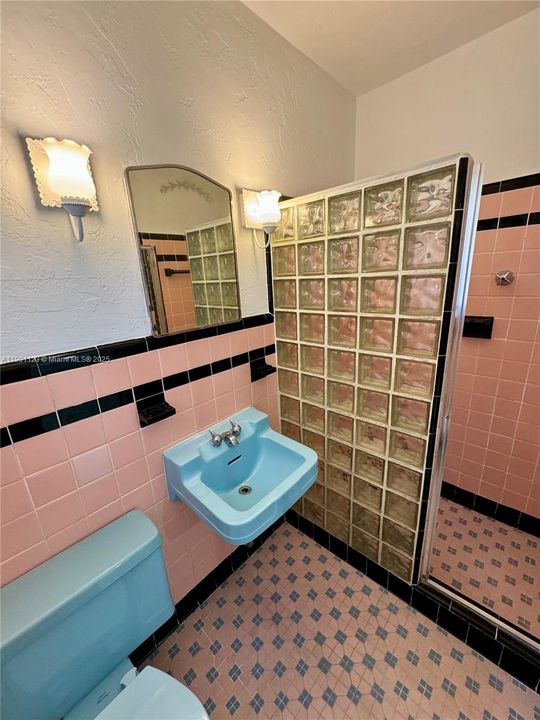 Recientemente alquilado: $3,000 (3 camas, 3 baños, 3040 Pies cuadrados)