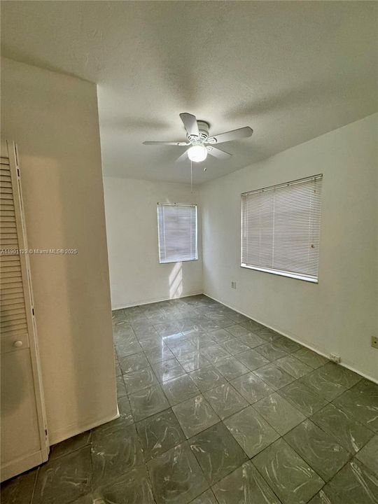 Recientemente alquilado: $3,000 (3 camas, 3 baños, 3040 Pies cuadrados)