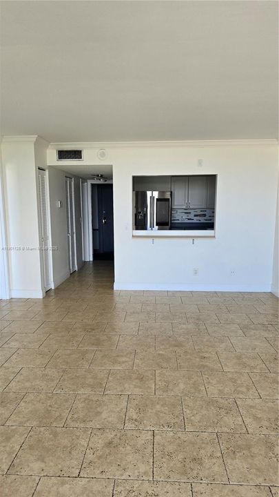 For Rent: $1,600 (1 beds, 1 baths, 740 Square Feet)