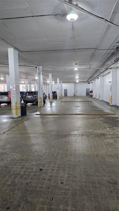 For Rent: $1,600 (1 beds, 1 baths, 740 Square Feet)