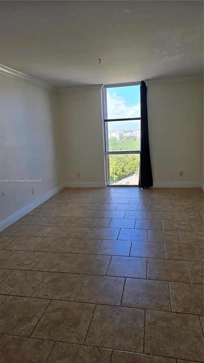 For Rent: $1,600 (1 beds, 1 baths, 740 Square Feet)