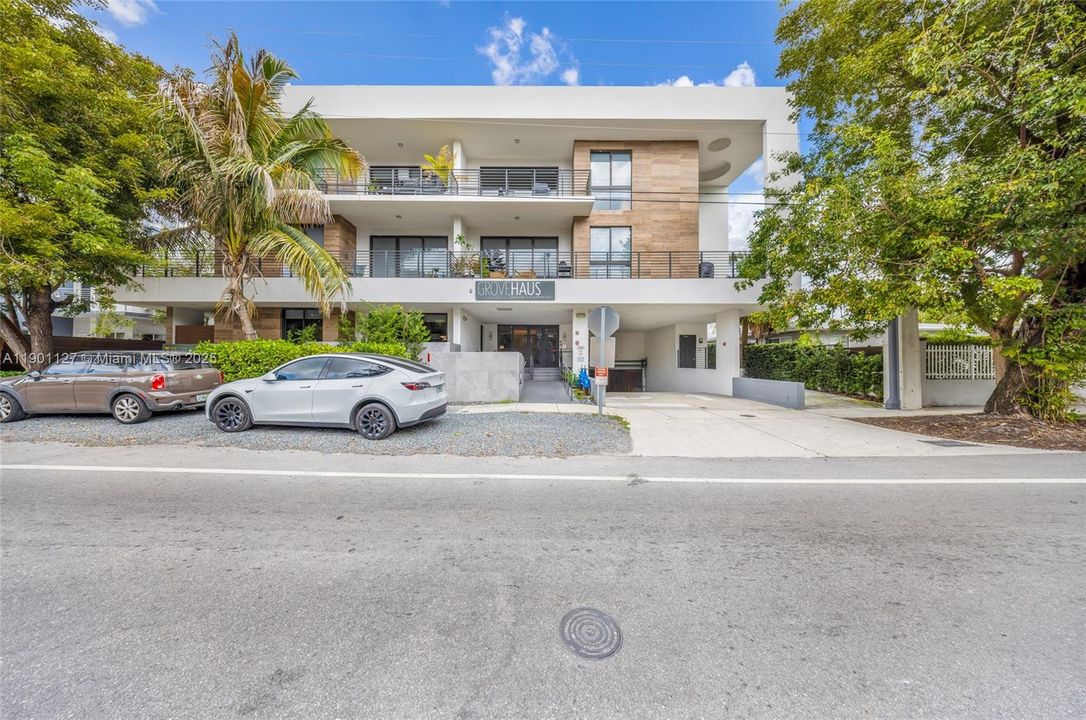 For Rent: $5,200 (2 beds, 2 baths, 1593 Square Feet)