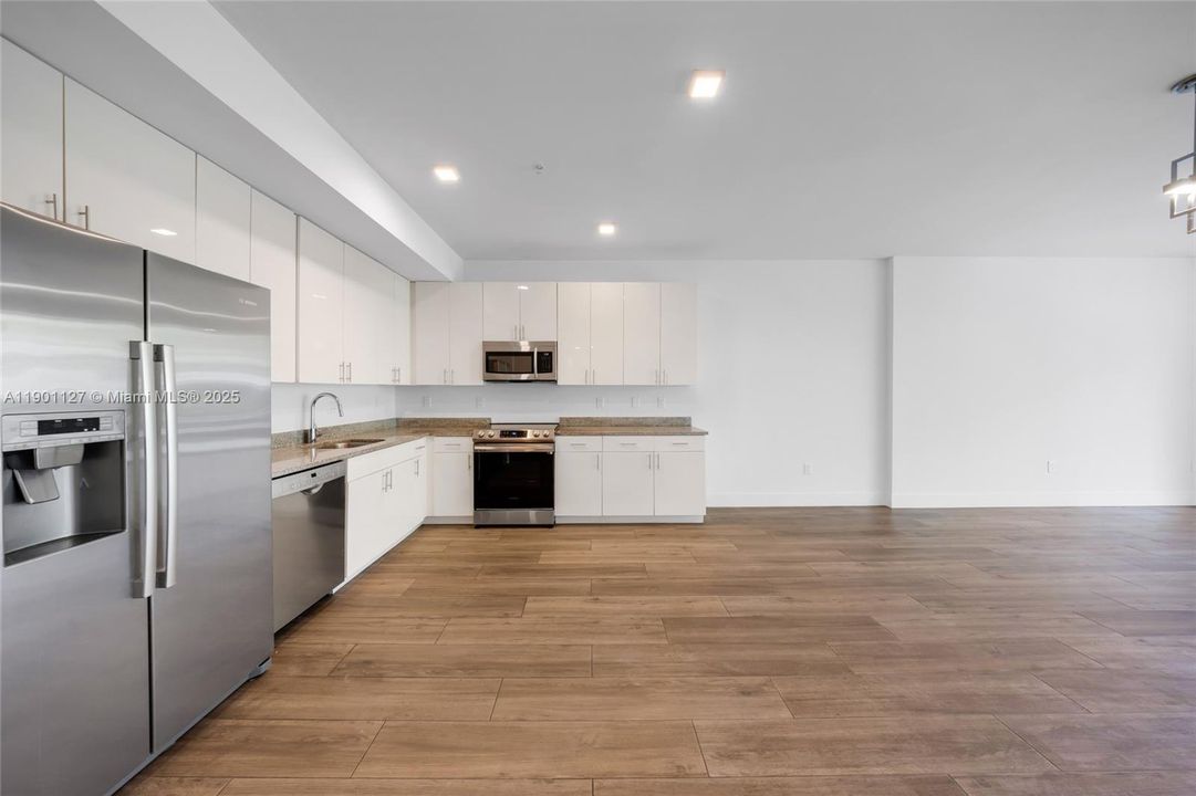 For Rent: $5,200 (2 beds, 2 baths, 1593 Square Feet)