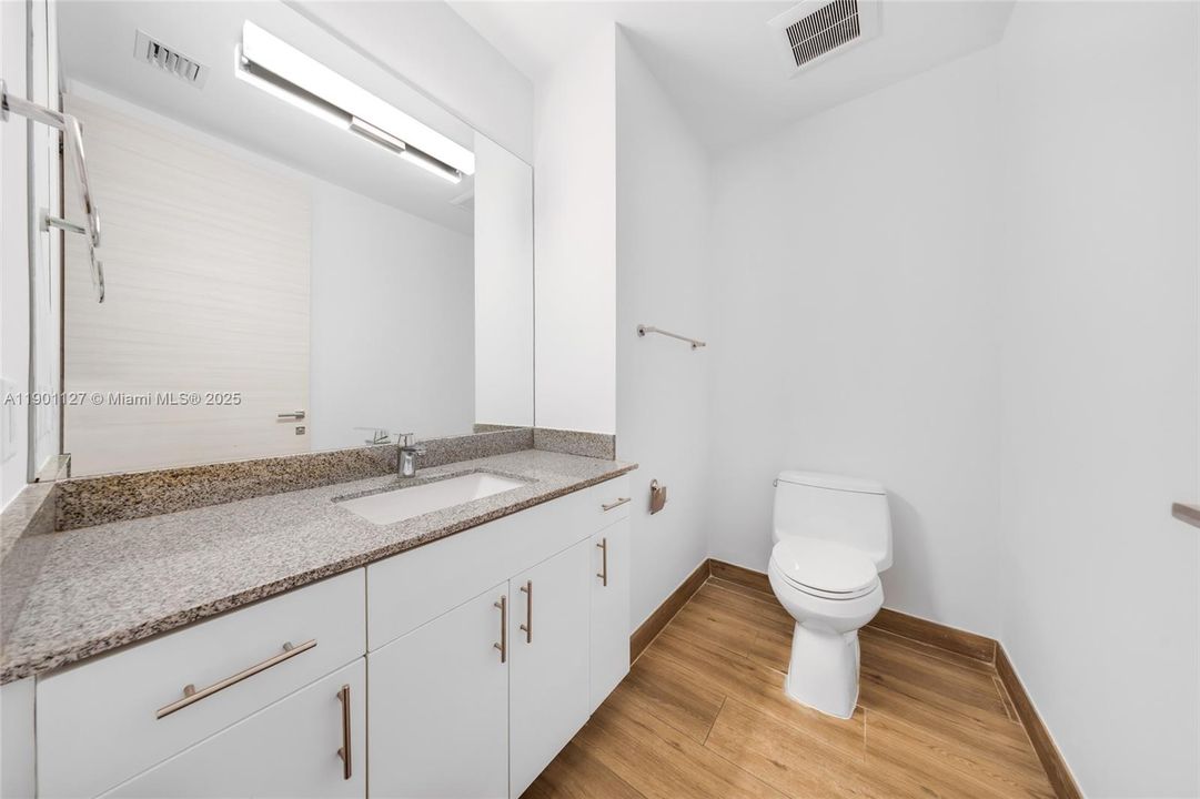 For Rent: $5,200 (2 beds, 2 baths, 1593 Square Feet)