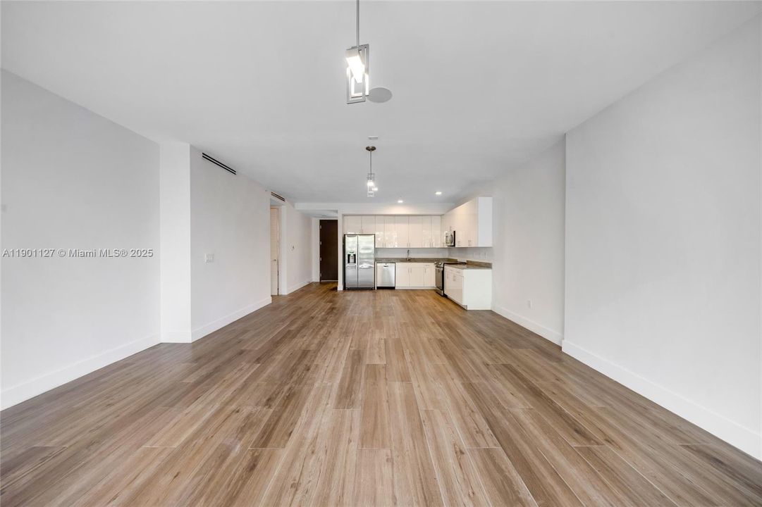 For Rent: $5,200 (2 beds, 2 baths, 1593 Square Feet)