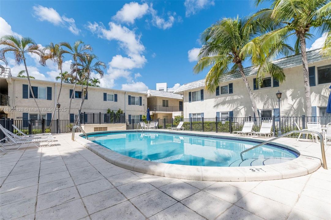 待售: $260,000 (1 贝兹, 1 浴室, 574 平方英尺)