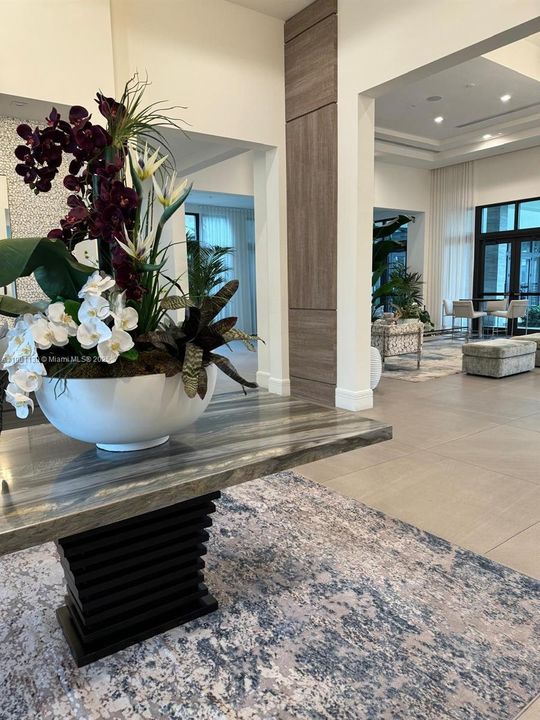 For Sale: $340,000 (1 beds, 1 baths, 738 Square Feet)