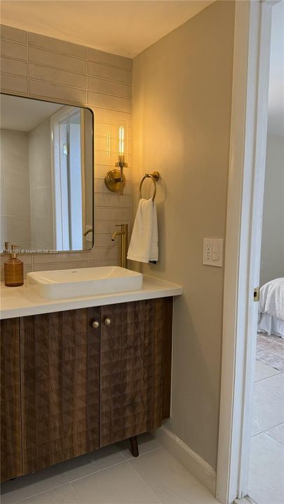 For Sale: $292,000 (2 beds, 2 baths, 1086 Square Feet)