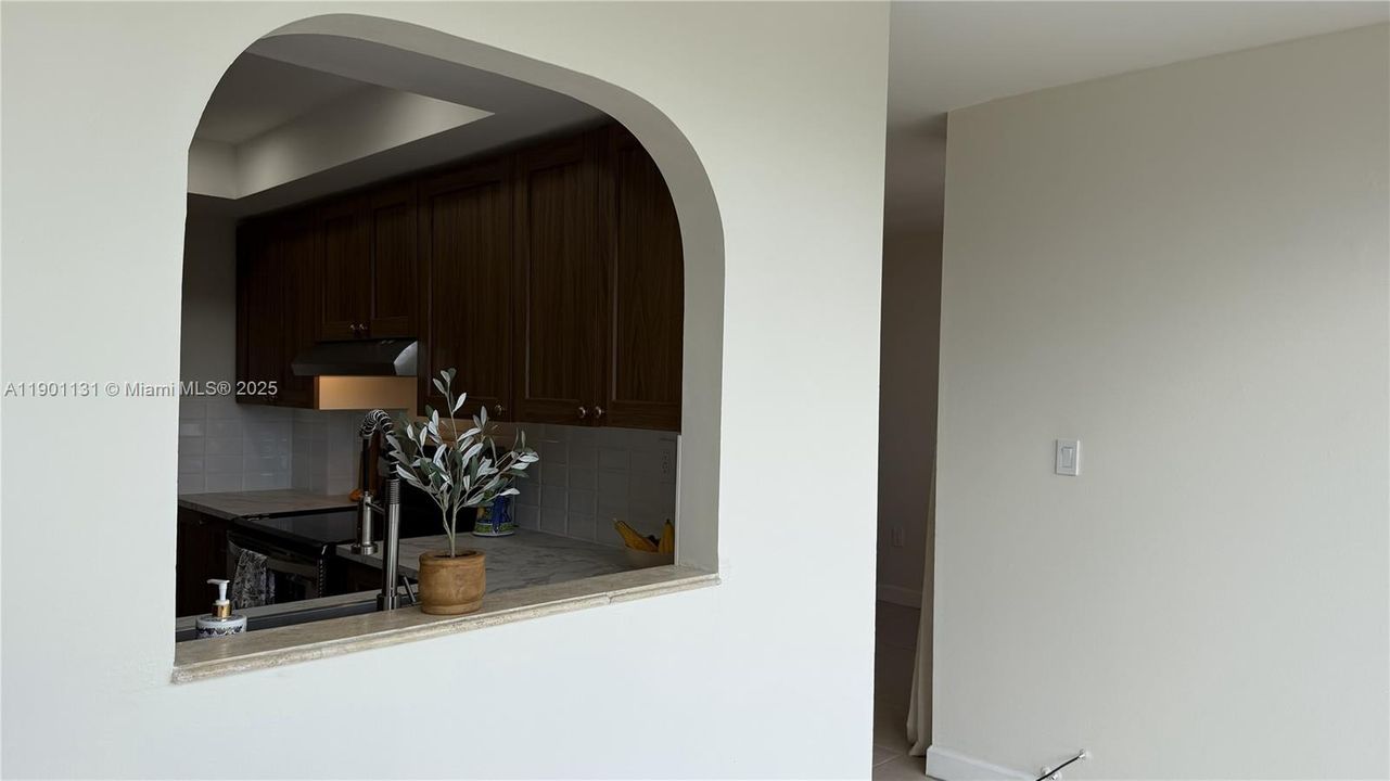 For Sale: $292,000 (2 beds, 2 baths, 1086 Square Feet)