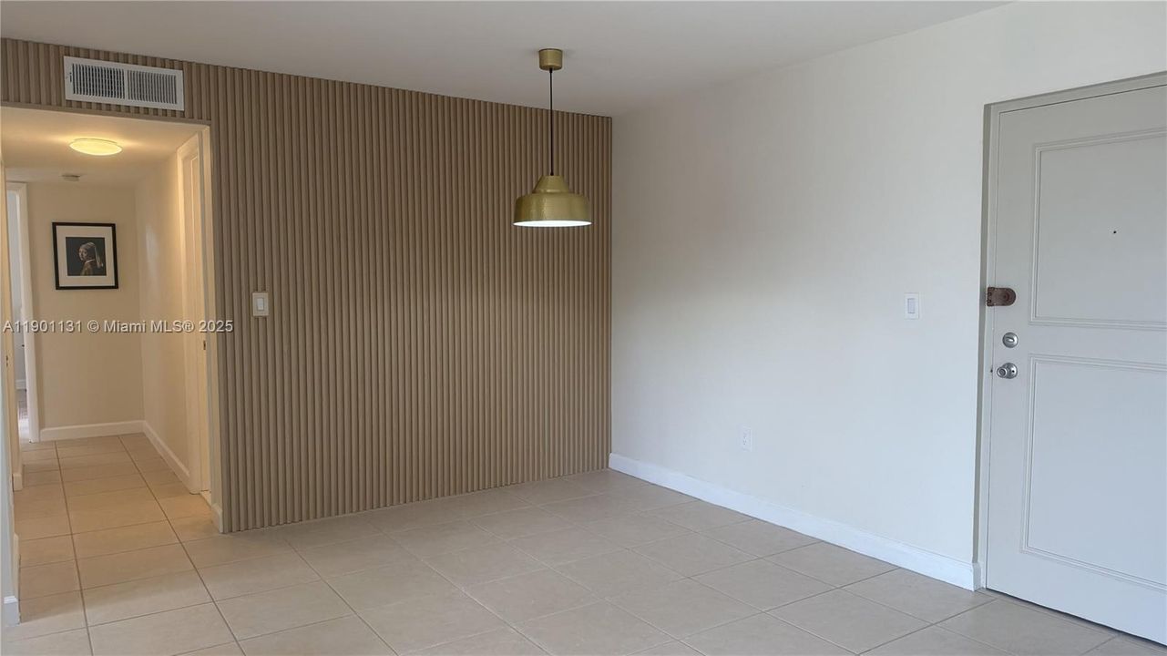 For Sale: $292,000 (2 beds, 2 baths, 1086 Square Feet)