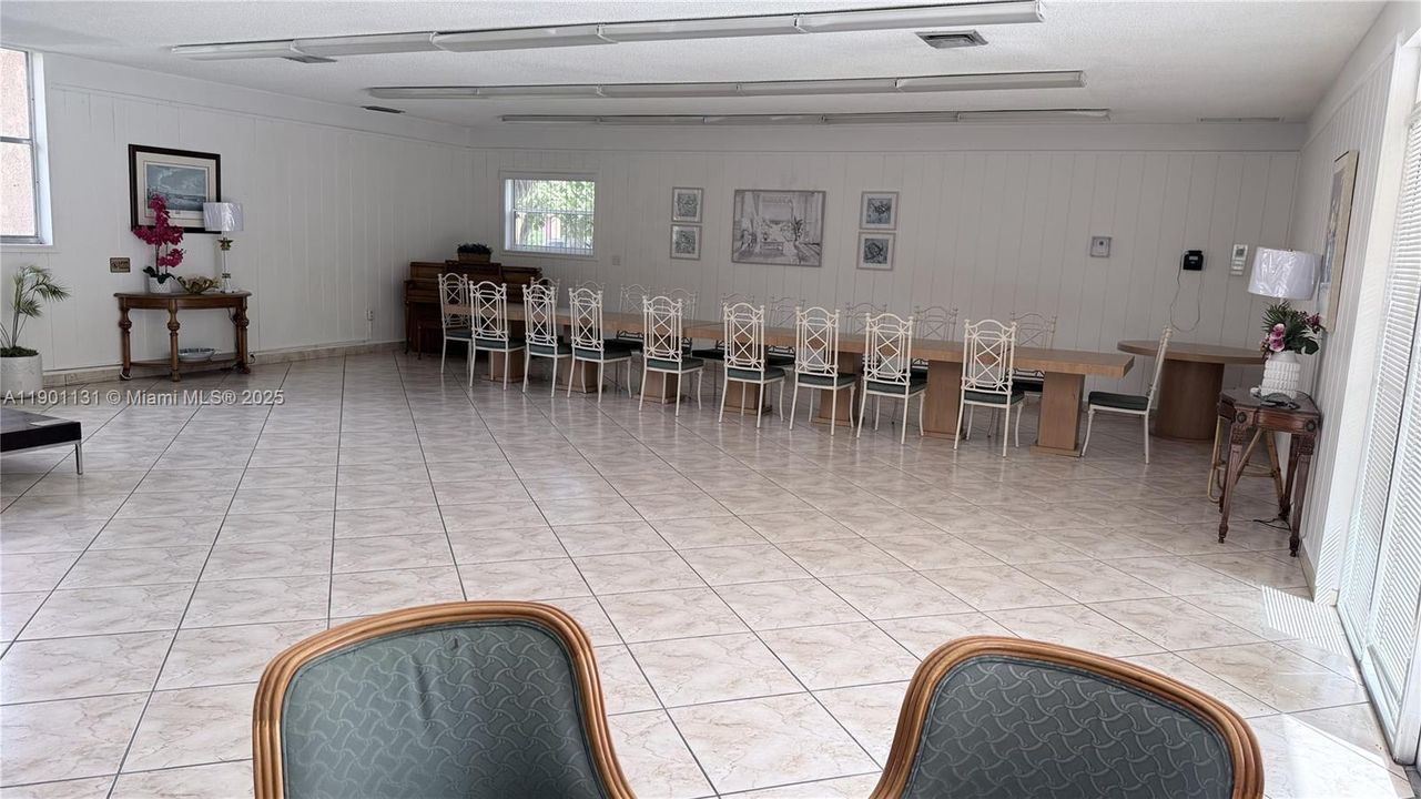 For Sale: $292,000 (2 beds, 2 baths, 1086 Square Feet)