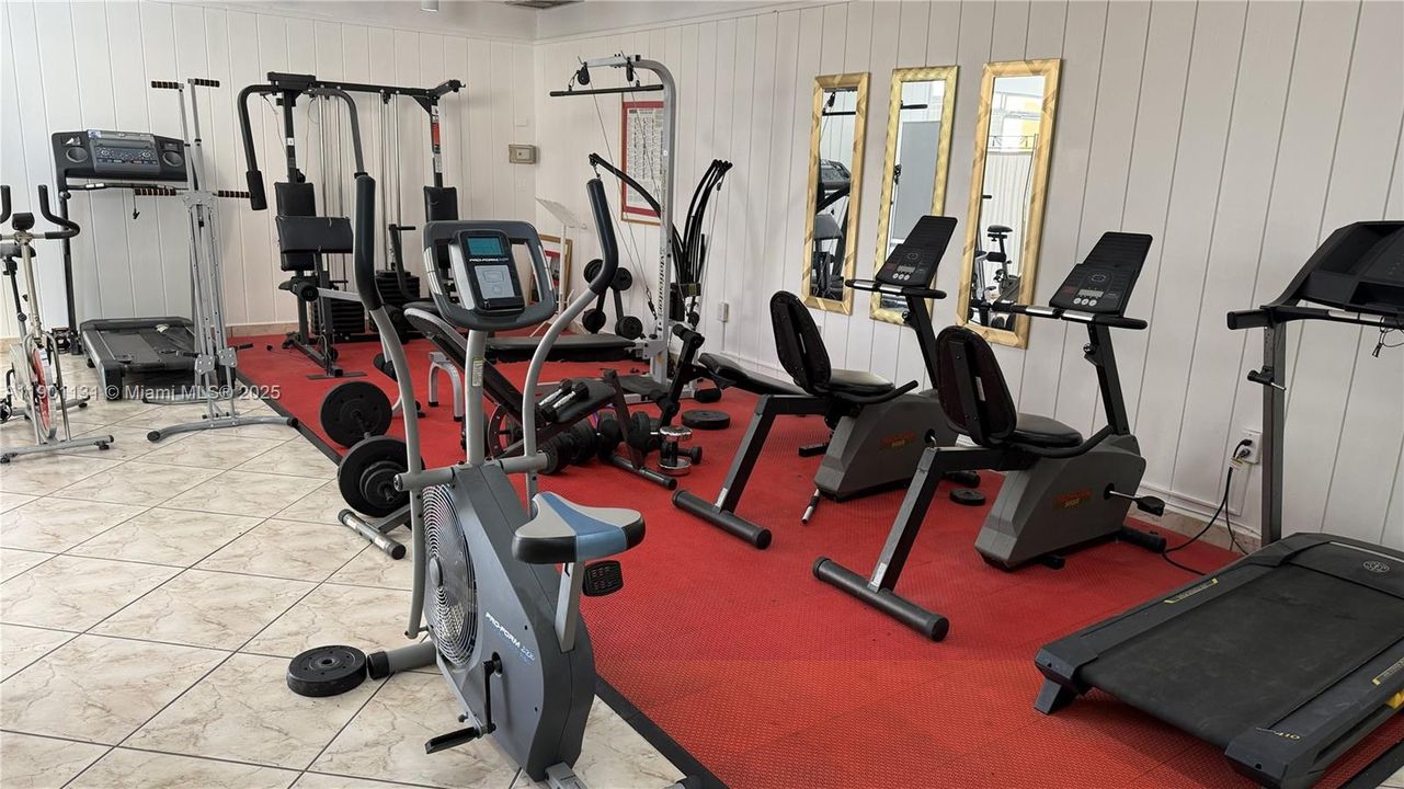 For Sale: $292,000 (2 beds, 2 baths, 1086 Square Feet)