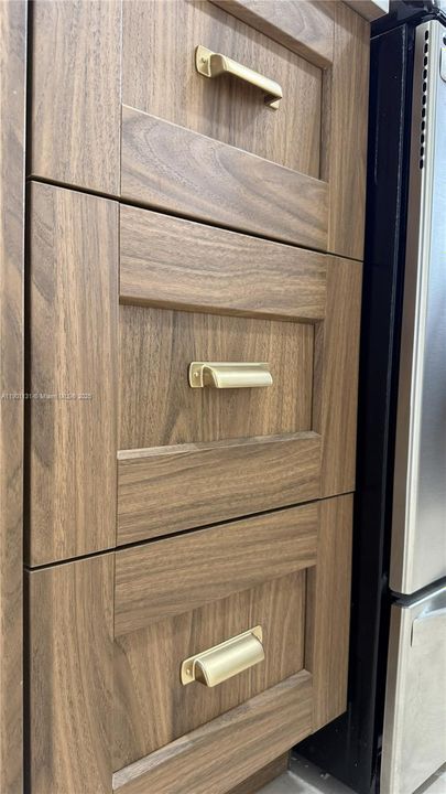 For Sale: $292,000 (2 beds, 2 baths, 1086 Square Feet)