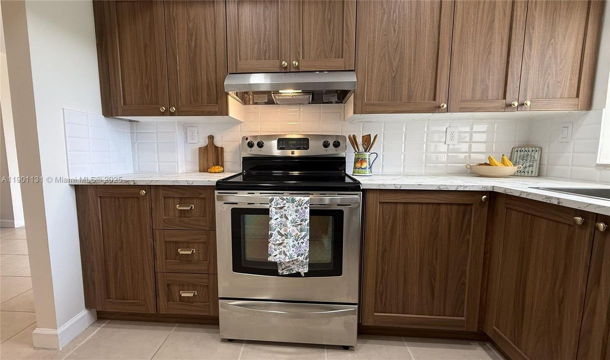 For Sale: $292,000 (2 beds, 2 baths, 1086 Square Feet)