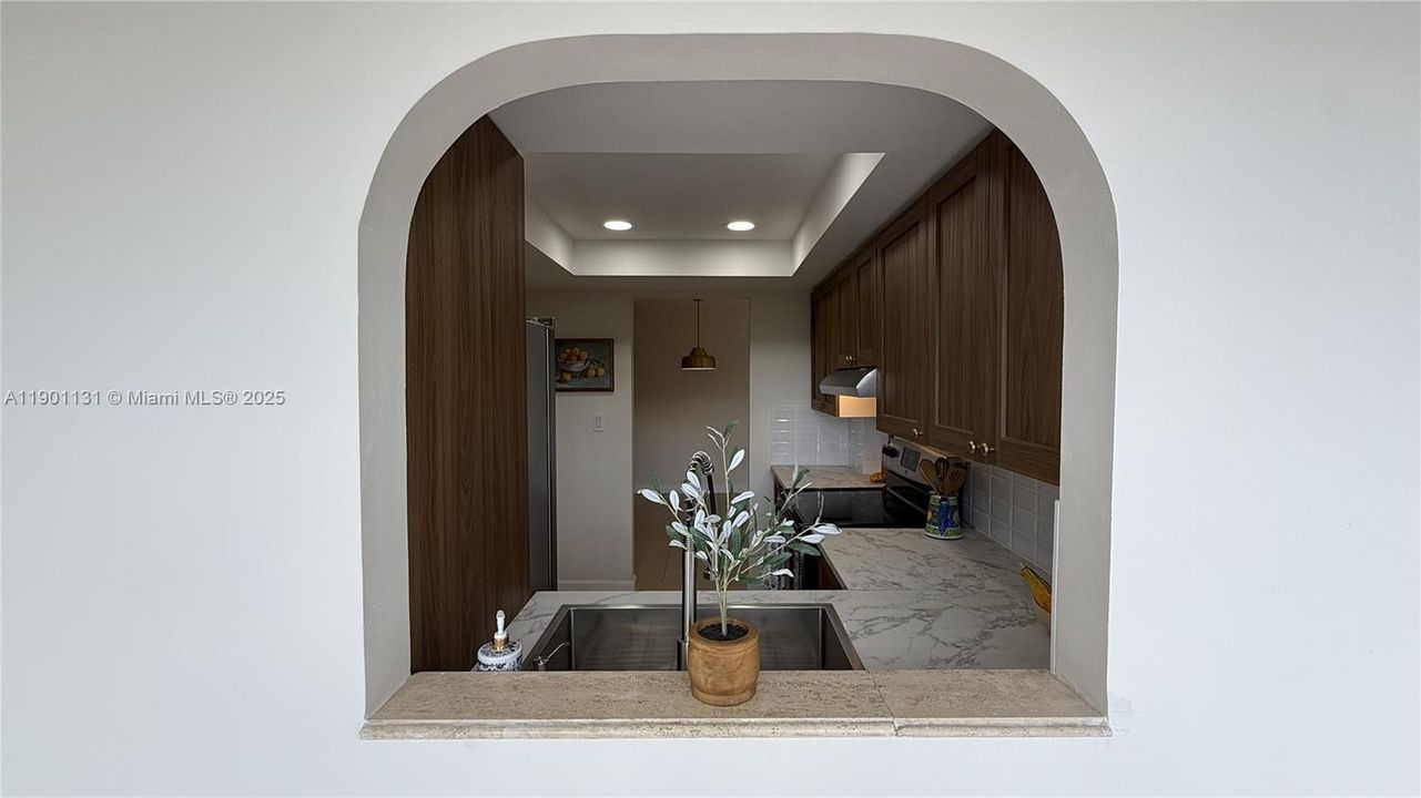 For Sale: $292,000 (2 beds, 2 baths, 1086 Square Feet)