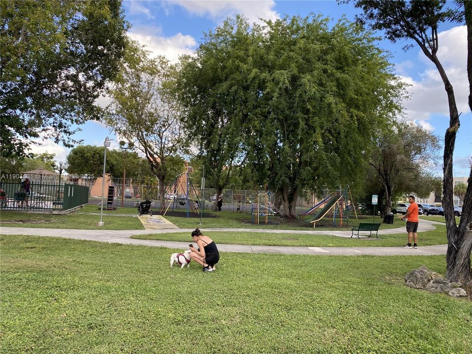 For Sale: $292,000 (2 beds, 2 baths, 1086 Square Feet)