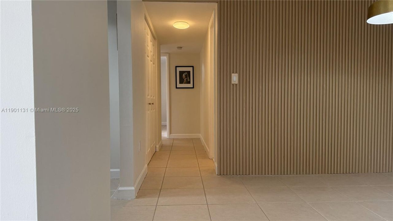 For Sale: $292,000 (2 beds, 2 baths, 1086 Square Feet)