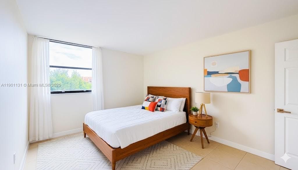 For Sale: $292,000 (2 beds, 2 baths, 1086 Square Feet)