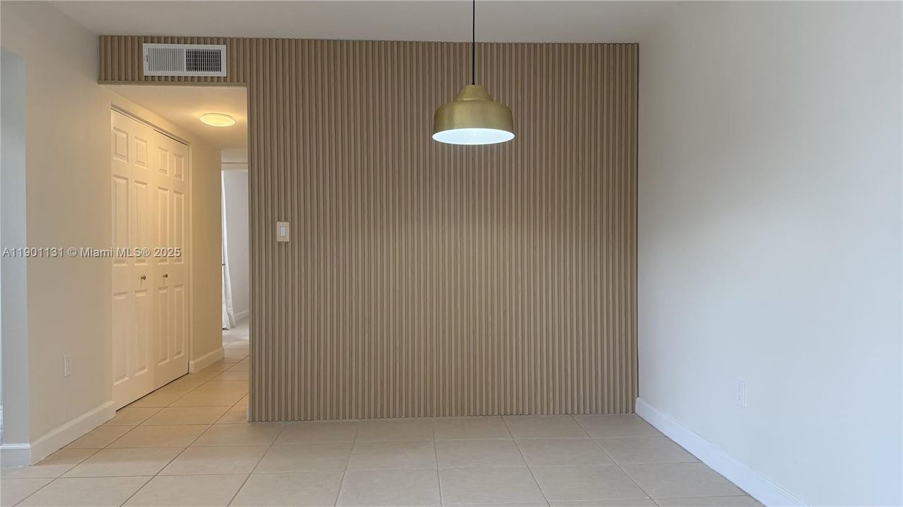 For Sale: $292,000 (2 beds, 2 baths, 1086 Square Feet)