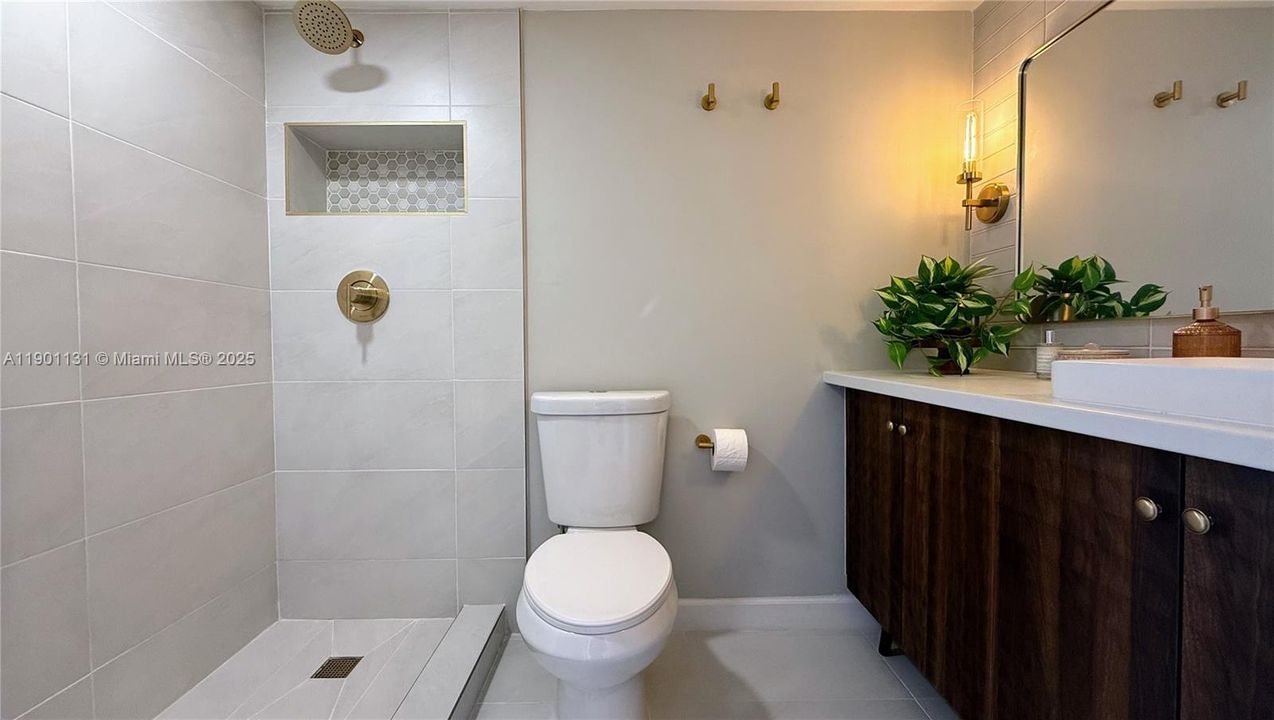 Master en suite bathroom