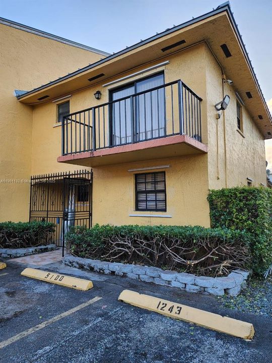 For Rent: $2,749 (3 beds, 2 baths, 1337 Square Feet)