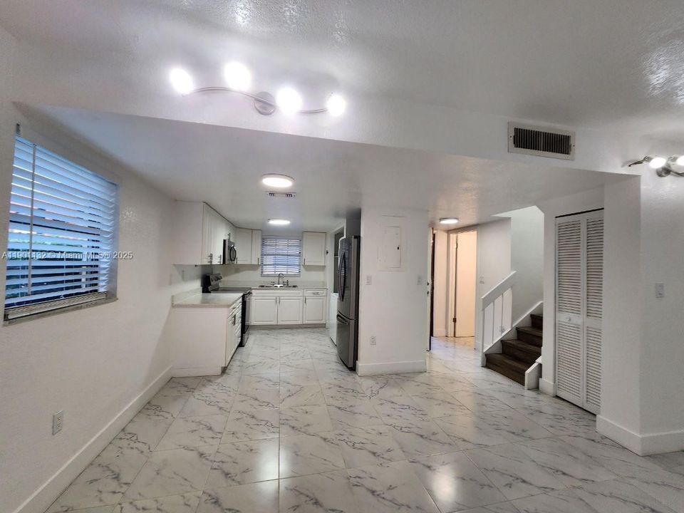 For Rent: $2,749 (3 beds, 2 baths, 1337 Square Feet)